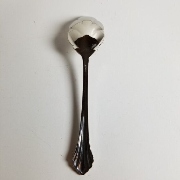 The Oneida Serving Spoon, elegant and sophisticated, made in USA - Picture 7 of 8